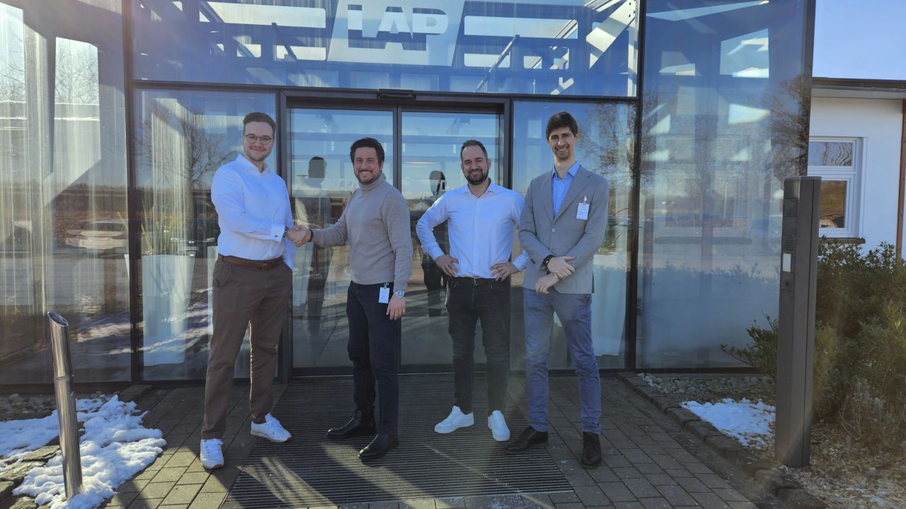 Partner handshake in Italy